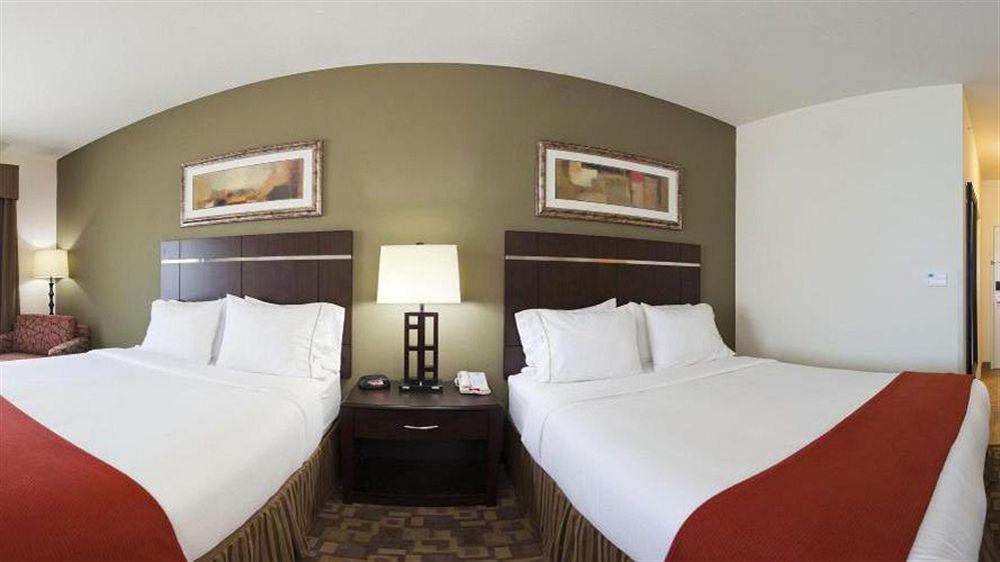 Holiday Inn Express & Suites North Topeka Eksteriør bilde