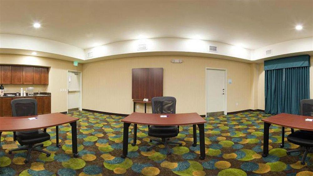 Holiday Inn Express & Suites North Topeka Eksteriør bilde