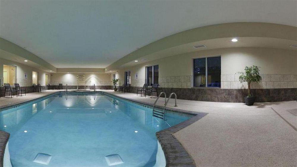 Holiday Inn Express & Suites North Topeka Eksteriør bilde
