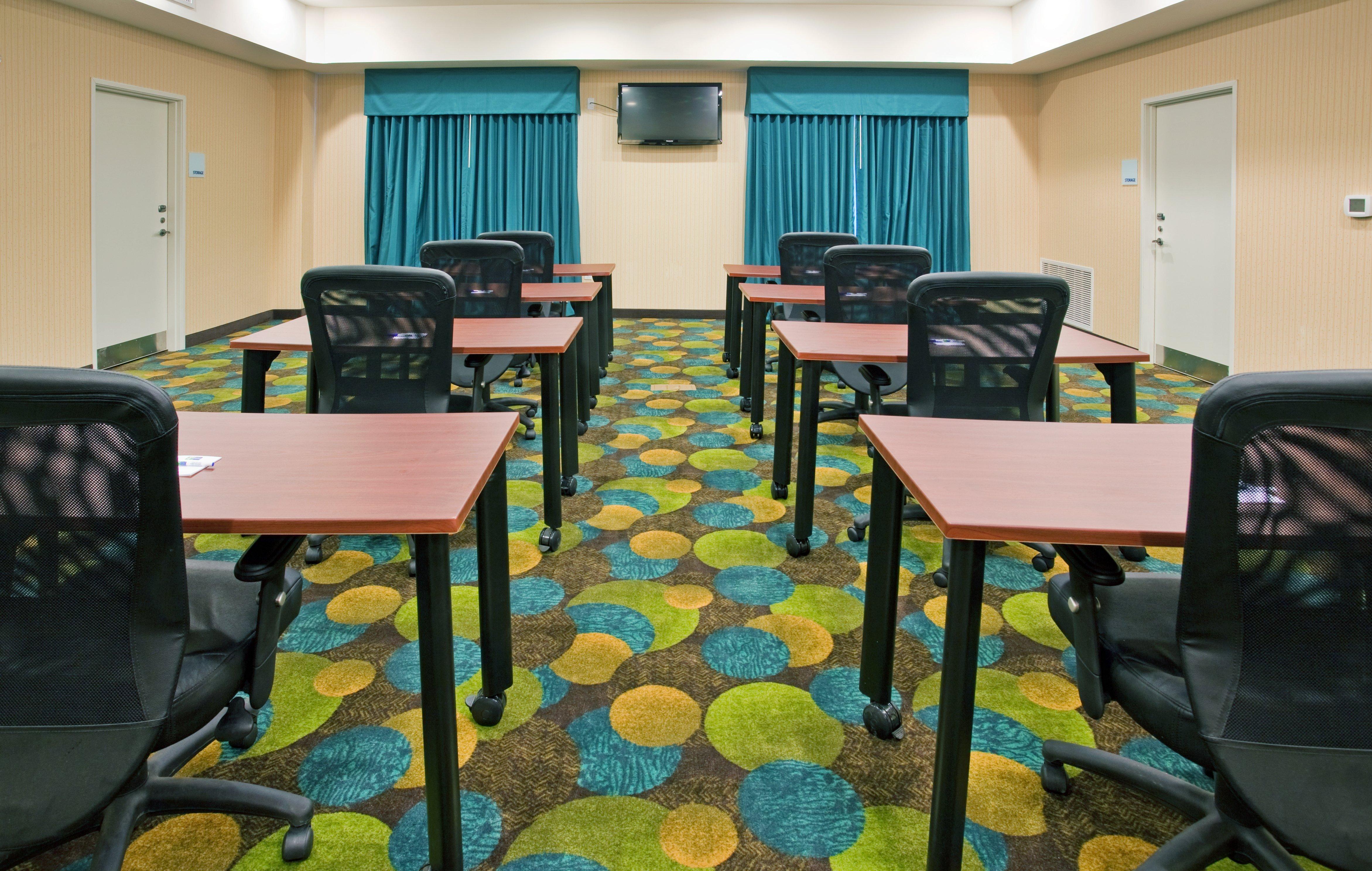 Holiday Inn Express & Suites North Topeka Eksteriør bilde