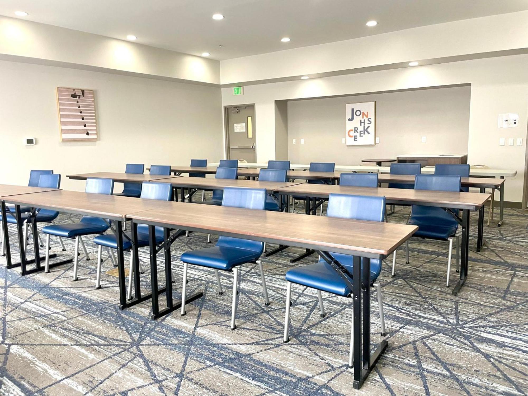 Holiday Inn Express & Suites North Topeka Eksteriør bilde
