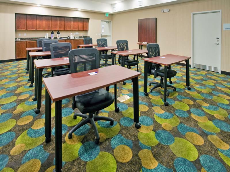 Holiday Inn Express & Suites North Topeka Eksteriør bilde