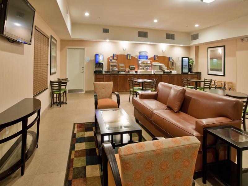 Holiday Inn Express & Suites North Topeka Eksteriør bilde