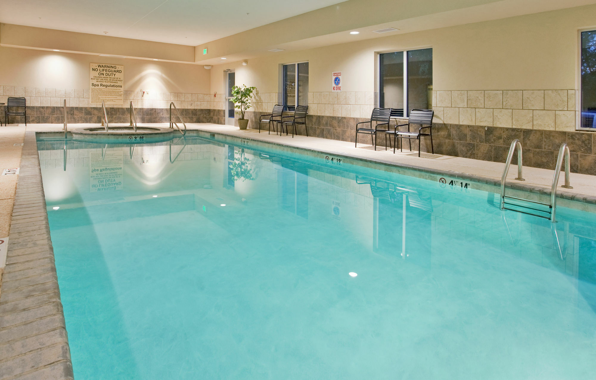 Holiday Inn Express & Suites North Topeka Eksteriør bilde