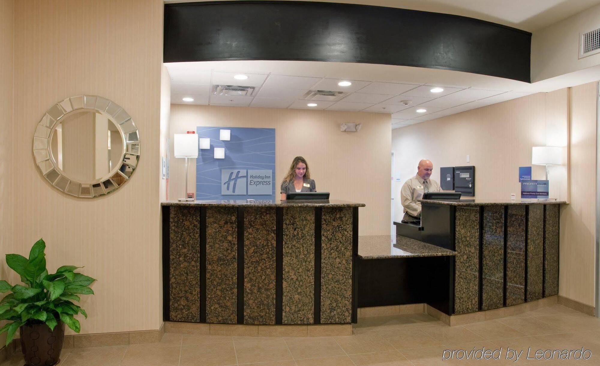 Holiday Inn Express & Suites North Topeka Eksteriør bilde